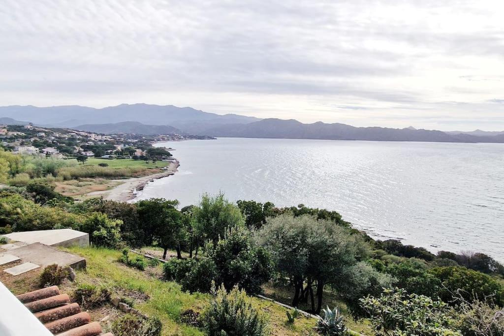 Appartement Sur La Baie De Saint Florent 파트리모니오 외부 사진